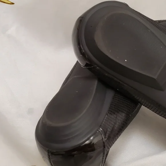 Shoes size 9.5 - Picture 10 of 11